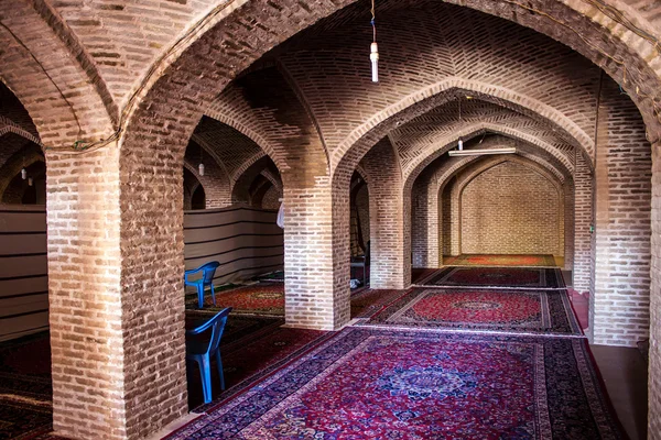 Mosquée Jameh dans la ville déserte de Naein — Photo