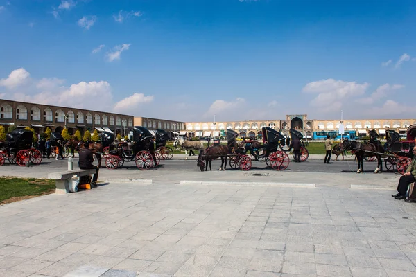 Carros de caballos en la plaza Imam —  Fotos de Stock