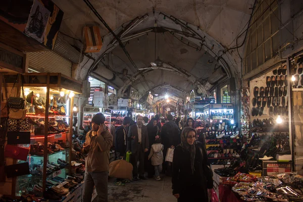 Lidé v bazaru — Stock fotografie