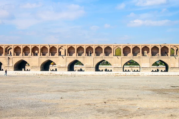 Vista del puente Si-o-se en Esfahan — Foto de Stock