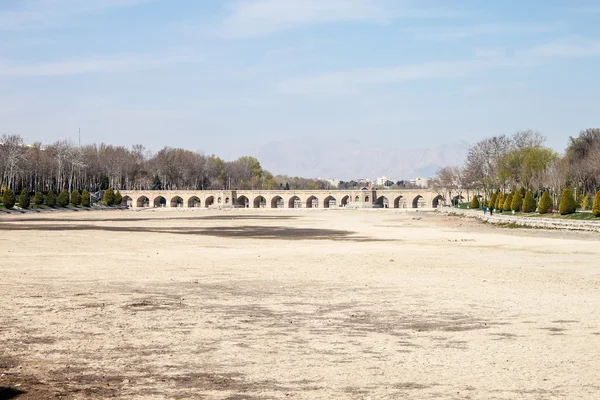 View of dry river bed and Chubi bridge — Stock Photo, Image