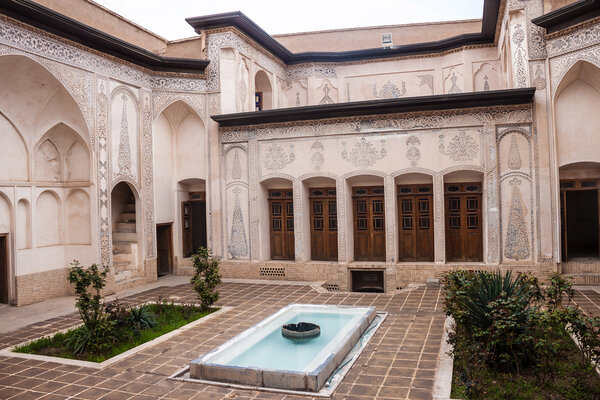 Исторический дом Табатабеи в Кашане
