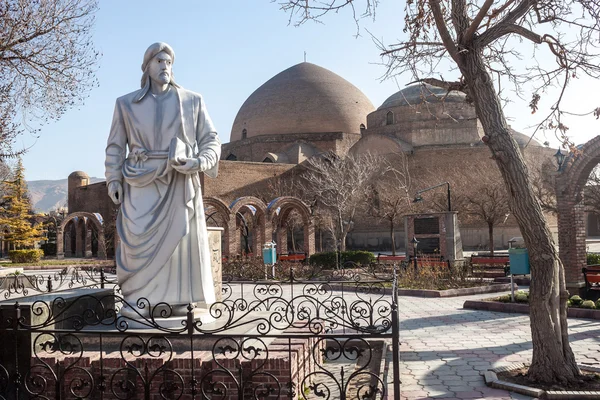 Mezquita azul y estatua del poeta Khaqani — Foto de Stock