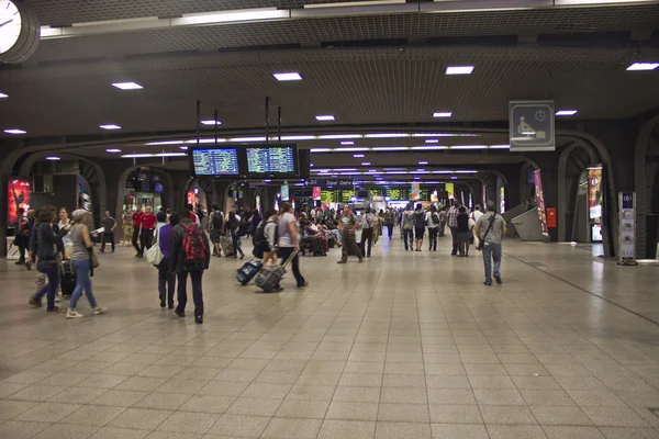 在南站在斯德哥尔摩的通勤者 — 图库照片
