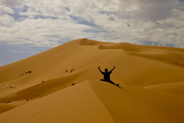 在沙漠中迷失的人 — 图库照片