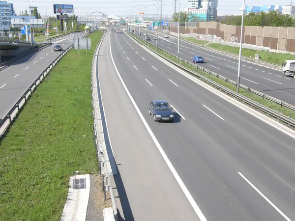 Traffico su un'autostrada a Praga — Foto Stock