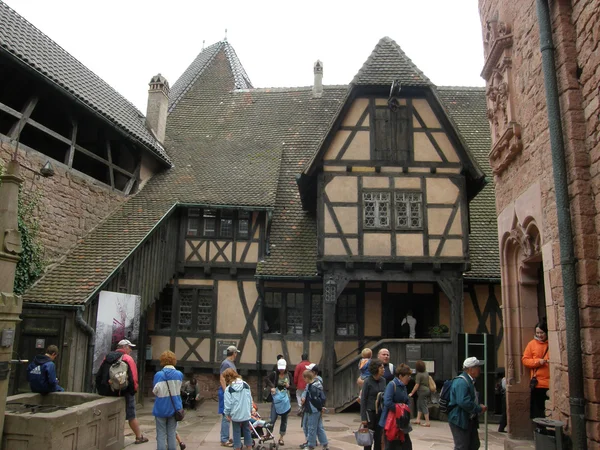 Castelo Haut-Koenigsbourg na Alsácia — Fotografia de Stock