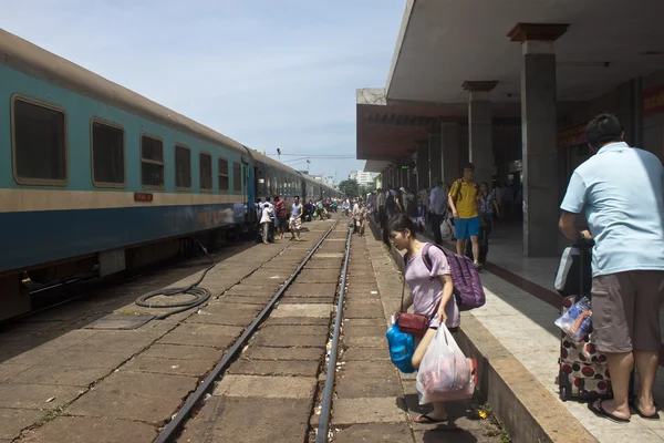 Pociąg na stacji w danang — Zdjęcie stockowe