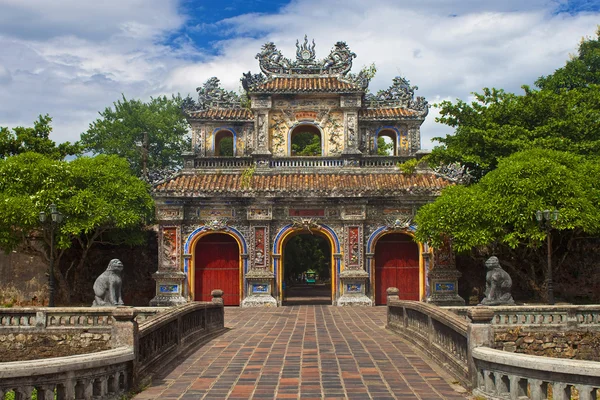 Porten till ett citadell i hue — Stockfoto