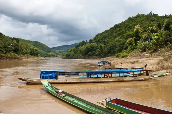 Лодки Лаоса — стоковое фото