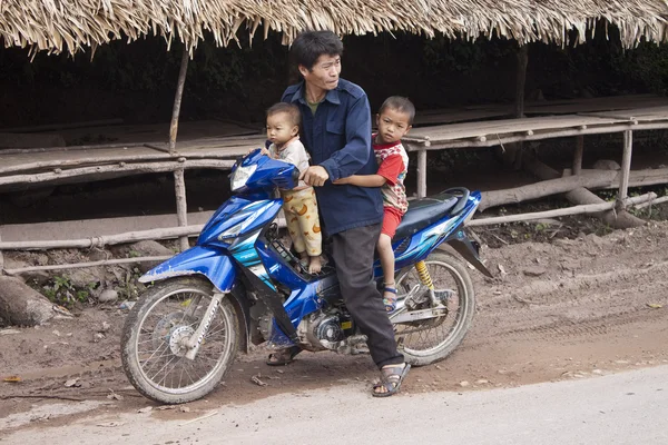 Father with his children on a motorbike — Stock Photo, Image