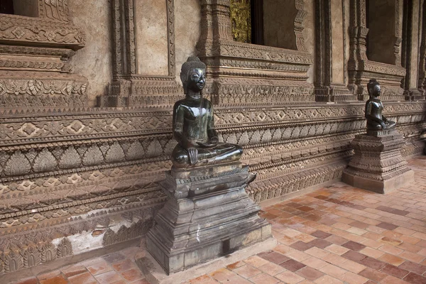 Statues at Haw Pha Kaew temple — Stock Photo, Image