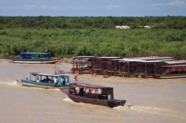  tekne turist tonle sap Gölü