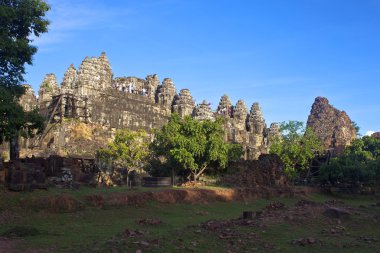 Antik angkor Tapınağı phnom bakheng kalıntıları