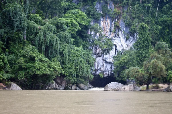 River flowing from Tham Kong Lo cave — Stock Photo, Image