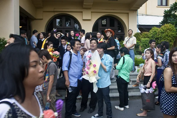 University students celebrate their graduation — Stock Photo, Image
