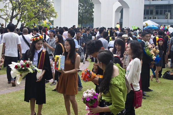 University students celebrate their graduation — Stock Photo, Image