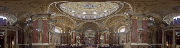 Interior of  St. Stephen's Basilica in Budapest — Stock Photo, Image