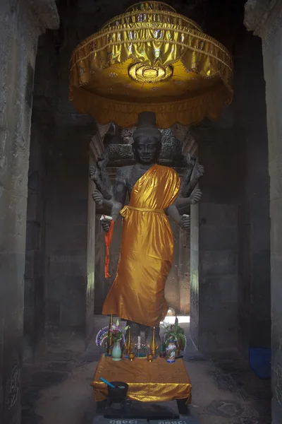 Статуя Будды в храме Ангкор-Ват — стоковое фото
