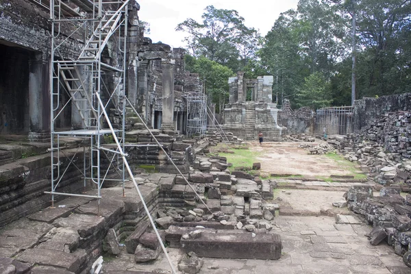 Ruïnes van de oude angkor tempel bayon — Stockfoto