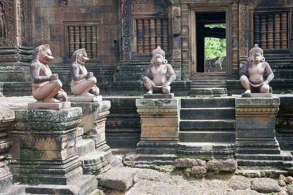 Ruinen des alten Angkor-Tempels banteay srei — Stockfoto