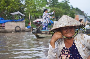 Cai yüzen Pazar çaldı
