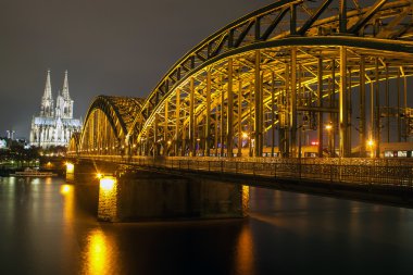 Hohenzollern köprü ve Köln Katedrali
