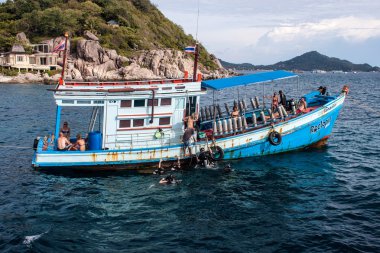 Tekneler ve tüplü dalgıçlar