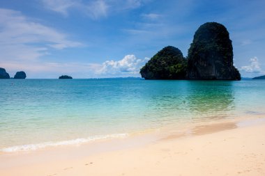 railay güzel plaj ve kireçtaşı manzaraya