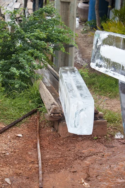 Transport of blocks of ice in Kampot — Stock Photo, Image