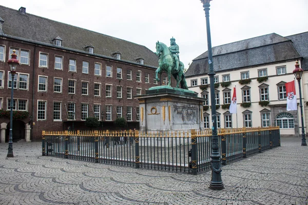公爵はヨハン ・ デュッセルドルフのヴィルヘルム記念碑 — ストック写真