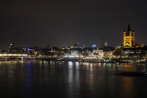 Nachtansicht Böschung in Köln — Stockfoto