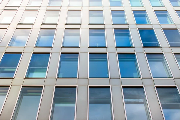 Detalle de una fachada de un moderno edificio de oficinas —  Fotos de Stock