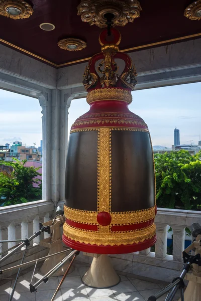 Campana nel tempio di Wat Traimit — Foto Stock