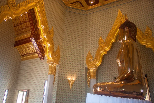 Buda de ouro puro em Wat Traimit Temple — Fotografia de Stock