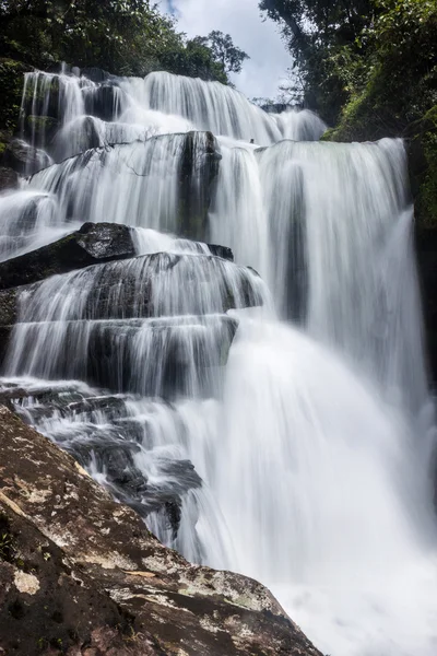 Tat Tha Jet waterfall — Stock Photo, Image