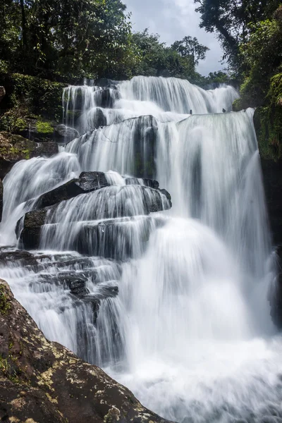 Tat Tha Jet waterfall — Stock Photo, Image