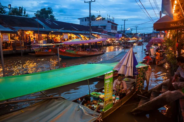 Ampahwa floating market — Stock Photo, Image