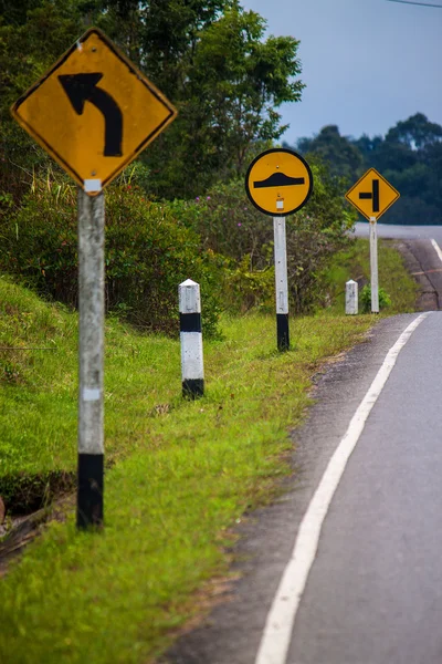 Señales de tráfico en el Parque Nacional Khao Yai —  Fotos de Stock