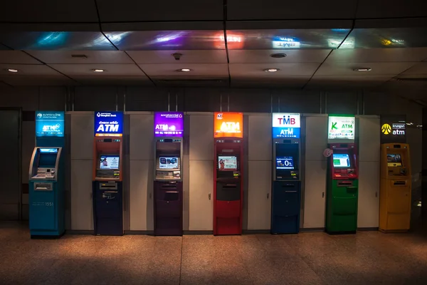 Cajeros automáticos en un metro — Foto de Stock