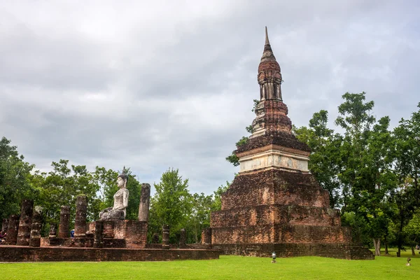 Wat traphang ngoen в Сукотаі — стокове фото