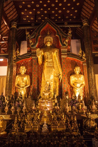Interiér Wat ho chrám tham — Stock fotografie