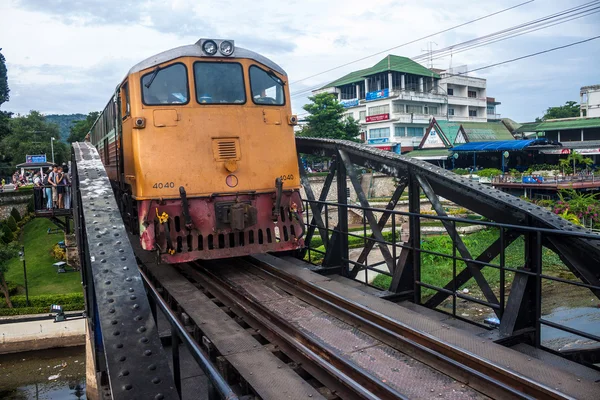 Comboio na ponte sobre o rio Kwai — Fotografia de Stock