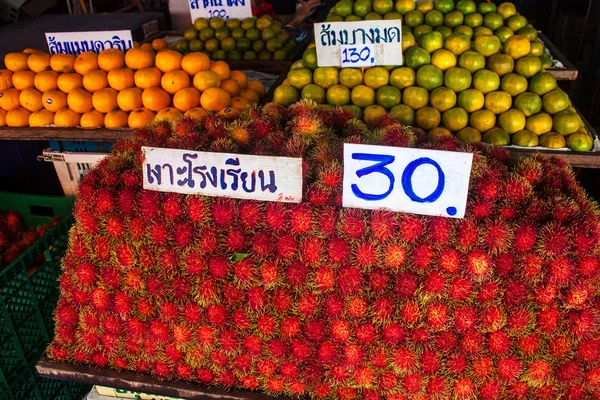 Frutos para venda — Fotografia de Stock