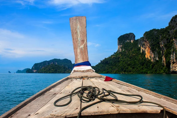 Traditional long tail boat — Stock Photo, Image