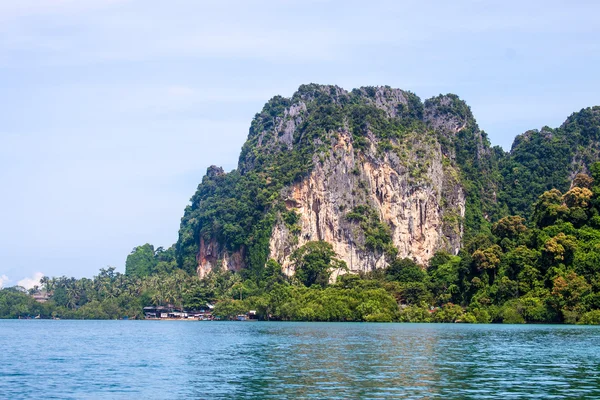 Vápencová krajina na railay — Stock fotografie