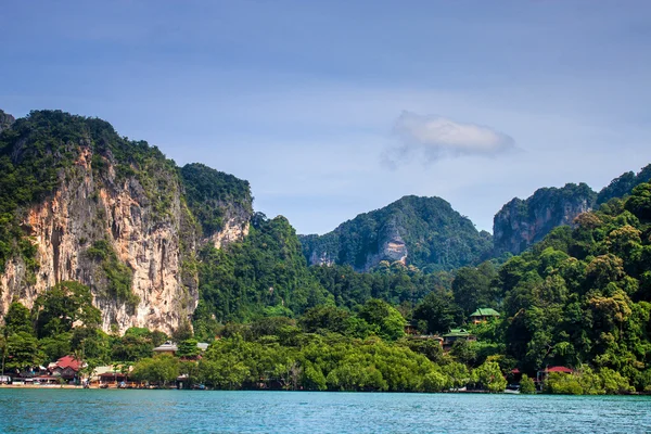 Vápencová krajina na railay — Stock fotografie