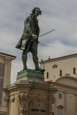 PIRAN, SLOVENIA - 15 Mayıs 2019: Piran, Slovenya 'daki Giuseppe Tartini heykeli