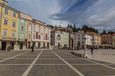 PIRAN, SLOVENIA - 15 Mayıs 2019: Piran kasabası, Slovenya 'daki Tartini Merkez Meydanı