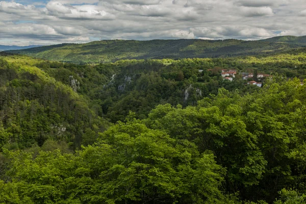 Utsikt Över Stenigt Landskap Nära Skocjan Grottor Slovenien — Stockfoto